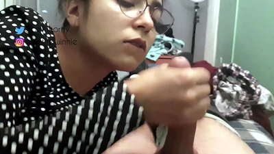 Käsin tehty viimeistely kädessä - paljon maitoa