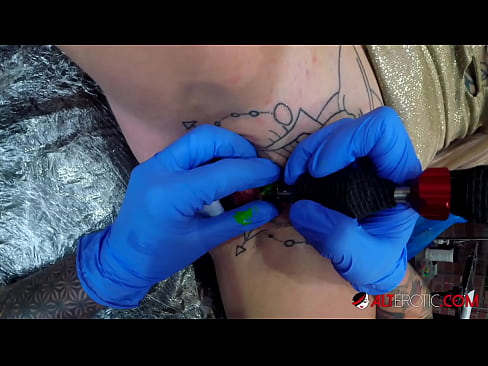 ❤️ Äärimmäisen tatuoitu hottie Sully Savage sai tatuoinnin klitorikseen ❤ Kova porno at fi.milfnut-net.ru